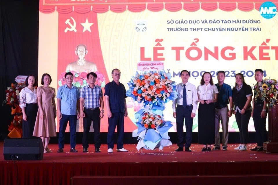 Nhấn để phóng to